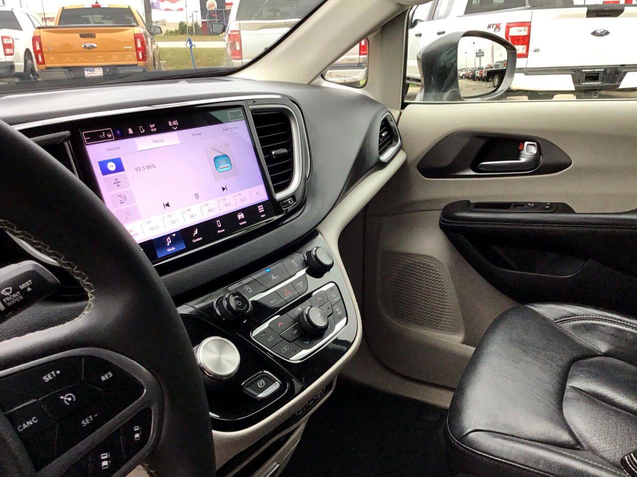 Used 2022 Chrysler Pacifica Touring-L image 22
