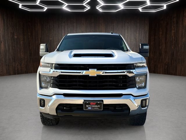 Used 2024 Chevrolet Silverado 2500 LT w/ Convenience Package AWD/4WD image 3