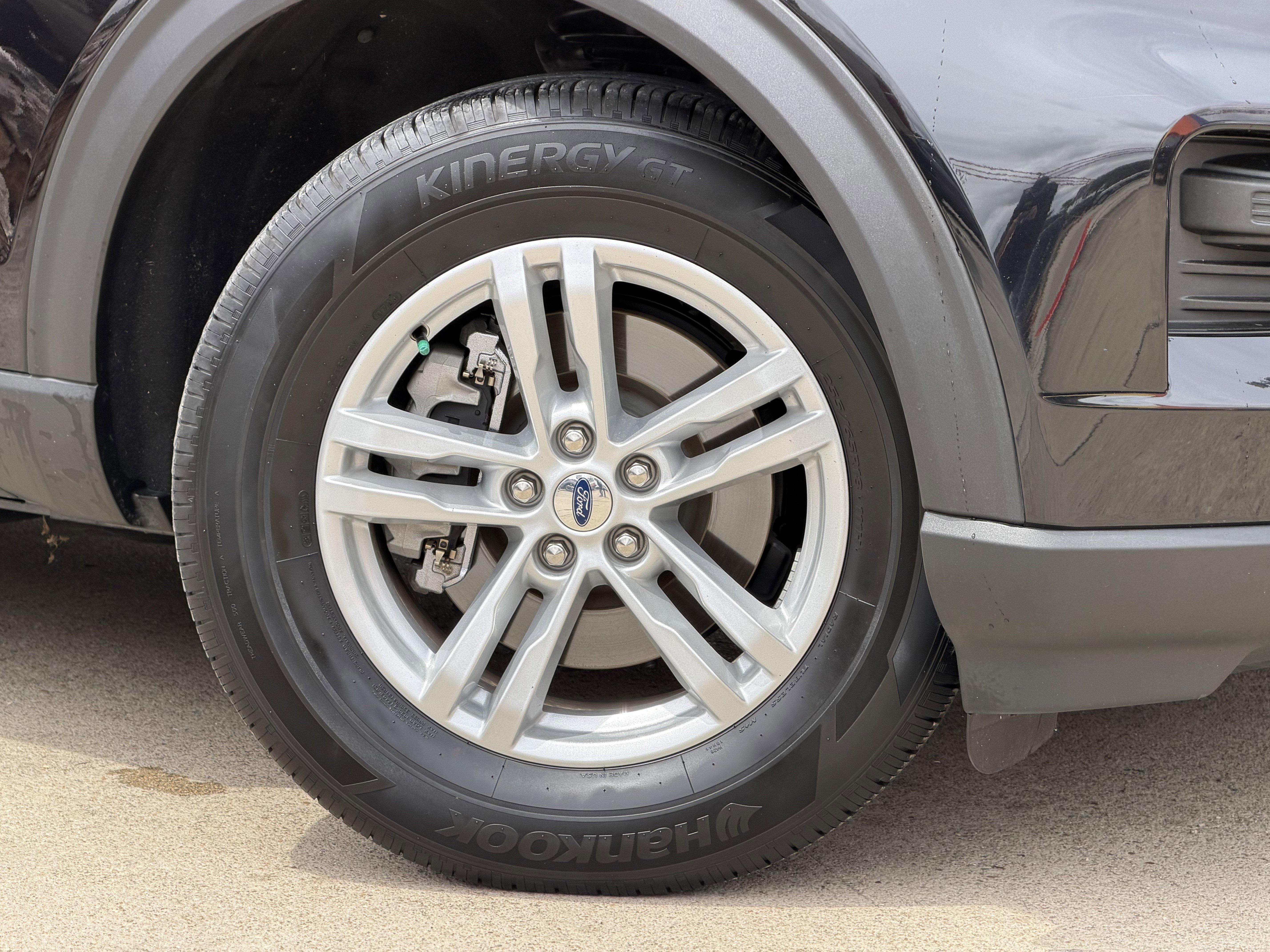 Certified 2024 Ford Explorer XLT RWD image 3