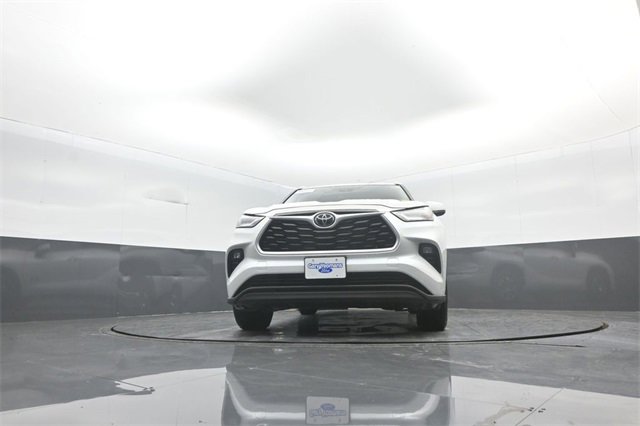 Used 2023 Toyota Highlander XLE image 29