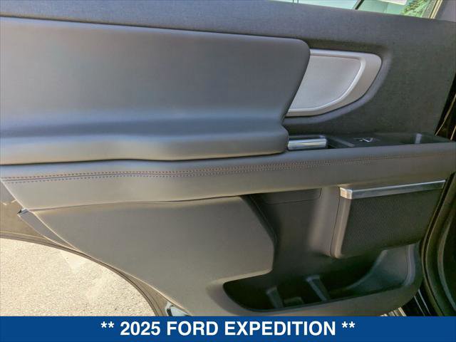 Certified 2025 Ford Expedition Active image 18