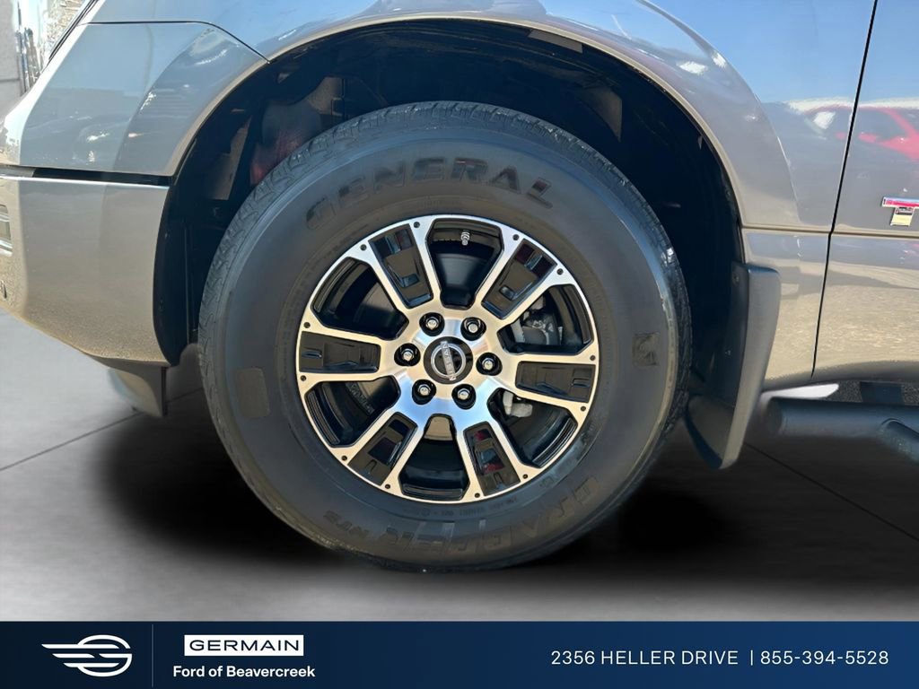 Used 2023 Nissan Titan SV w/ SV Convenience Package image 23