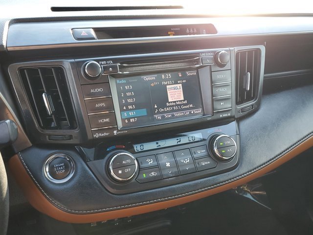 Used 2018 Toyota RAV4 SE image 25