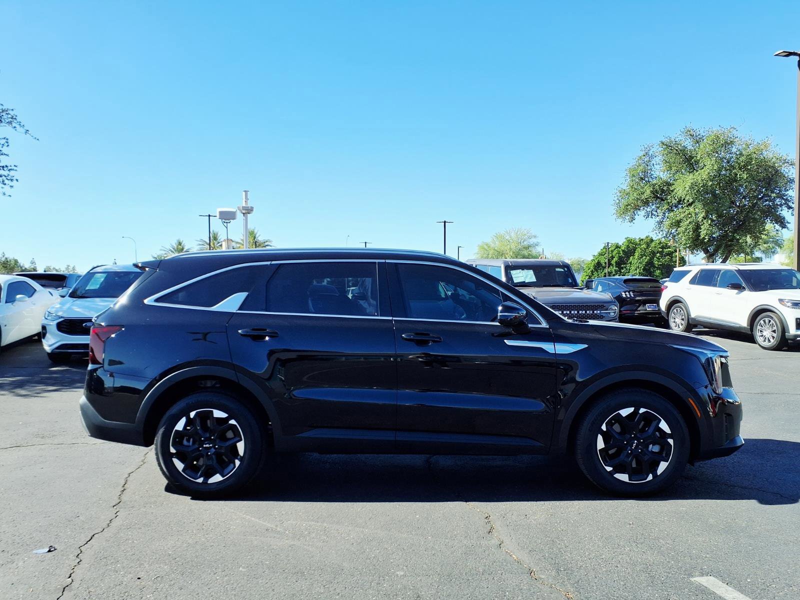 Used 2024 Kia Sorento S image 2