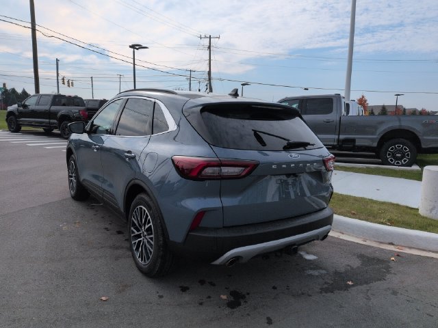 Certified 2025 Ford Escape SE w/ PHEV Premium Package FWD image 3