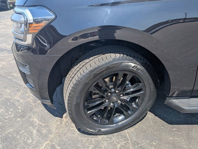 Certified 2024 Ford Expedition XLT RWD image 6