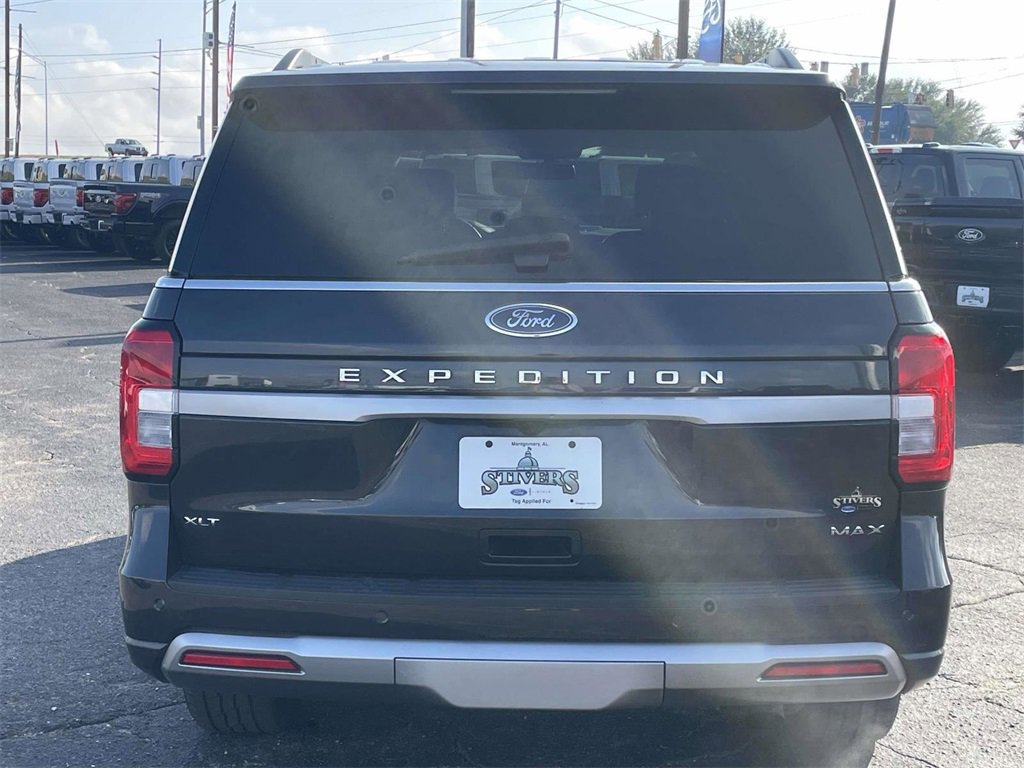 Certified 2022 Ford Expedition Max XLT image 4