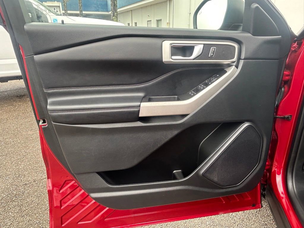 Certified 2022 Ford Explorer XLT w/ Equipment Group 202A image 38