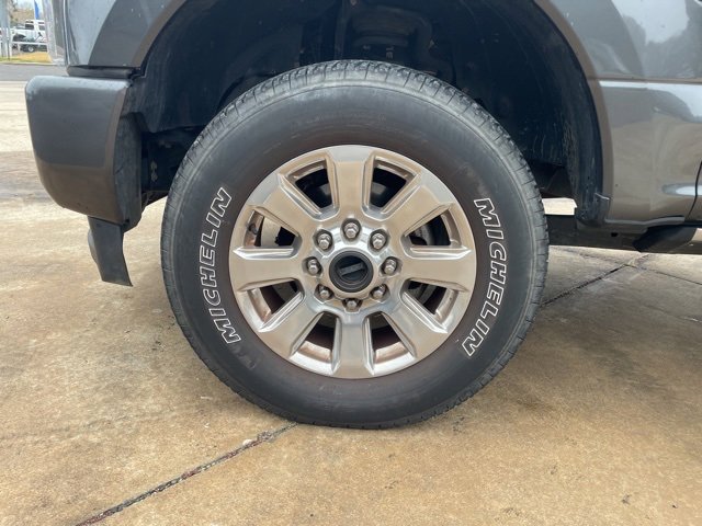 Certified 2018 Ford F250 Platinum w/ FX4 Off-Road Package image 4