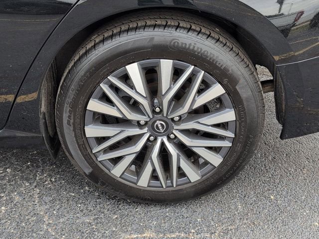 Used 2025 Nissan Altima 2.5 SV FWD image 11