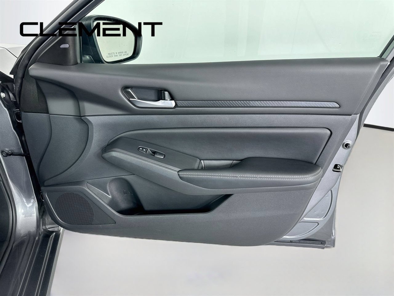 Used 2025 Nissan Altima 2.5 SV FWD image 33