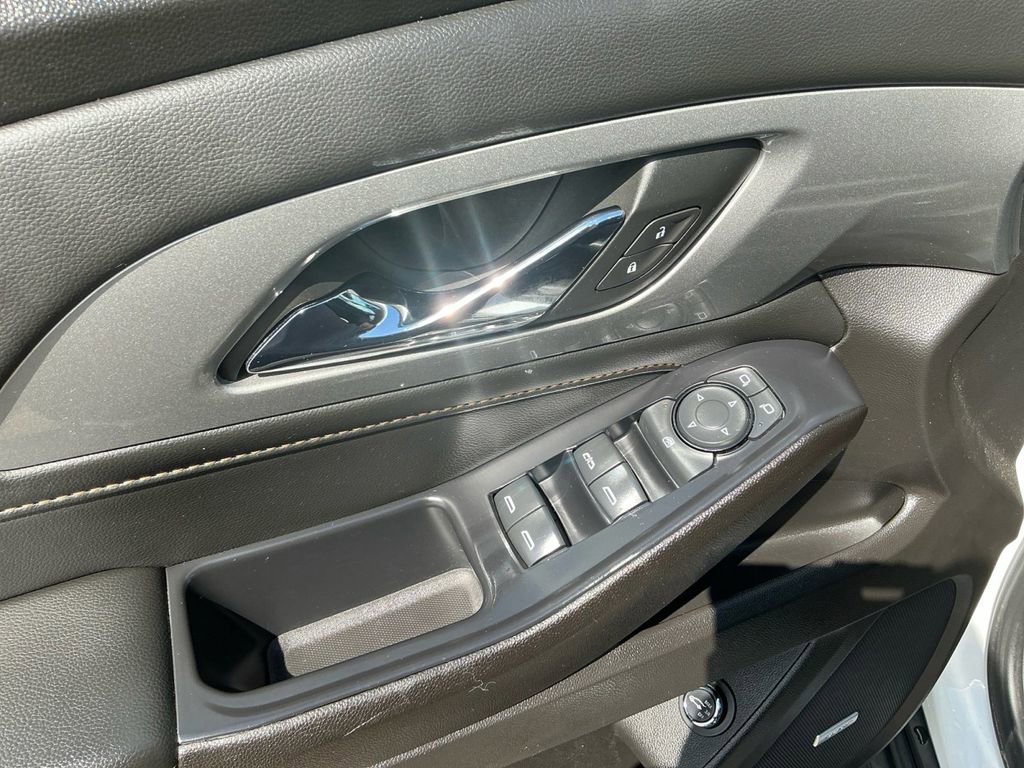 Used 2021 Chevrolet Traverse RS FWD image 16