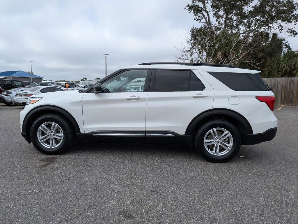 Certified 2022 Ford Explorer XLT w/ Equipment Group 202A image 3