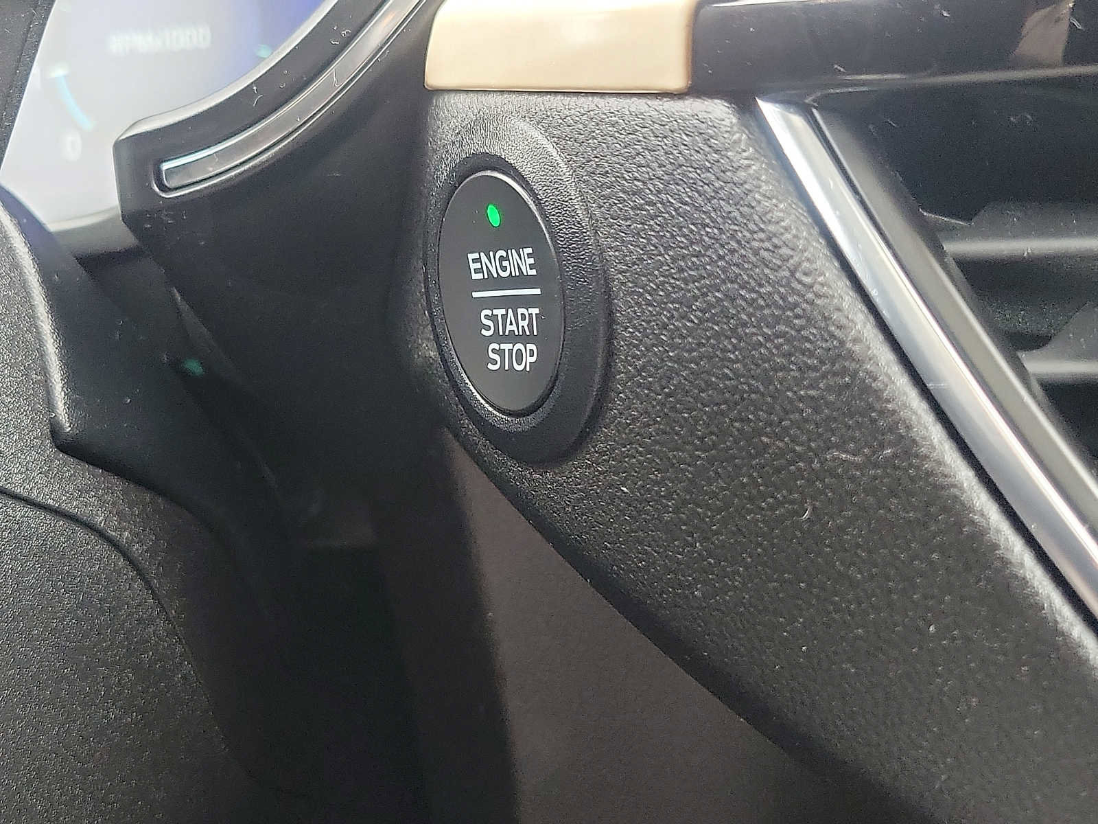 Certified 2022 Ford Escape Titanium w/ Titanium Elite Package image 25