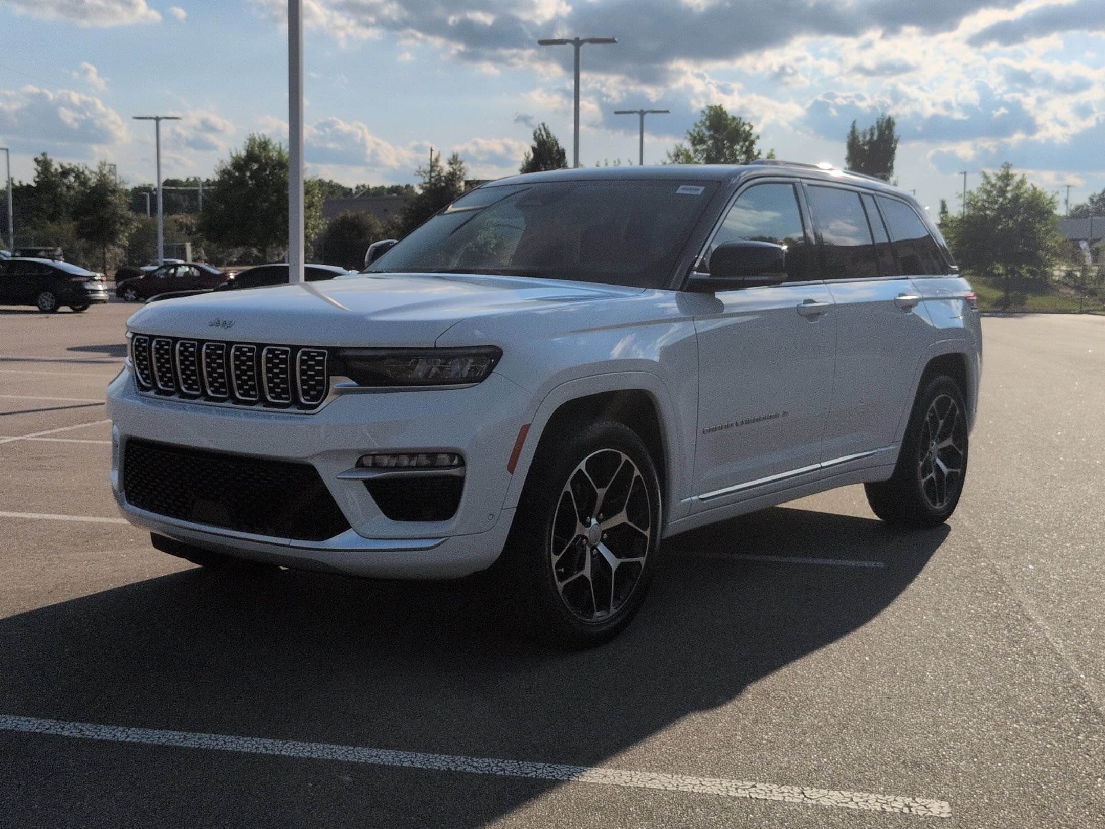 Used 2024 Jeep Grand Cherokee Summit AWD/4WD image 8