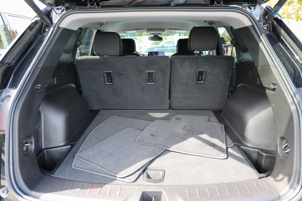 Used 2024 Chevrolet Blazer LT w/ Convenience Package FWD image 33