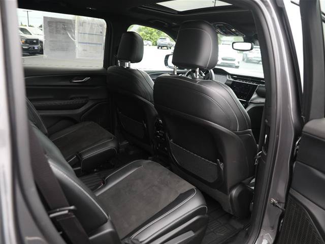 Used 2024 Jeep Grand Cherokee L Altitude AWD/4WD image 40