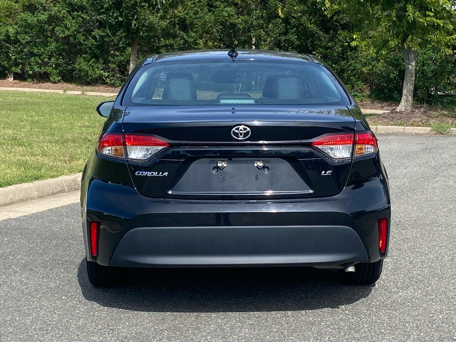 Used 2024 Toyota Corolla LE FWD image 5