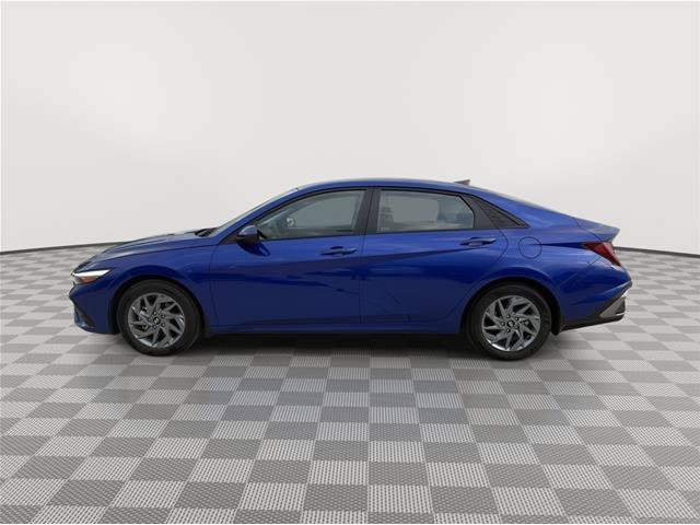 Used 2025 Hyundai Elantra Hybrid FWD image 4