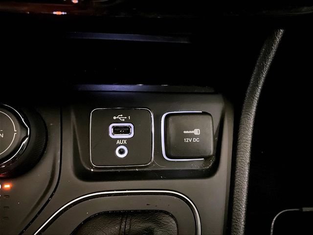 Used 2019 Jeep Cherokee Latitude Plus AWD/4WD image 31