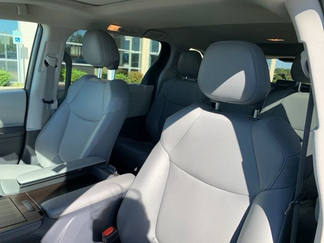 Used 2023 Toyota Sienna XLE image 11