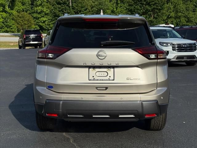 Used 2024 Nissan Rogue SL AWD/4WD image 5