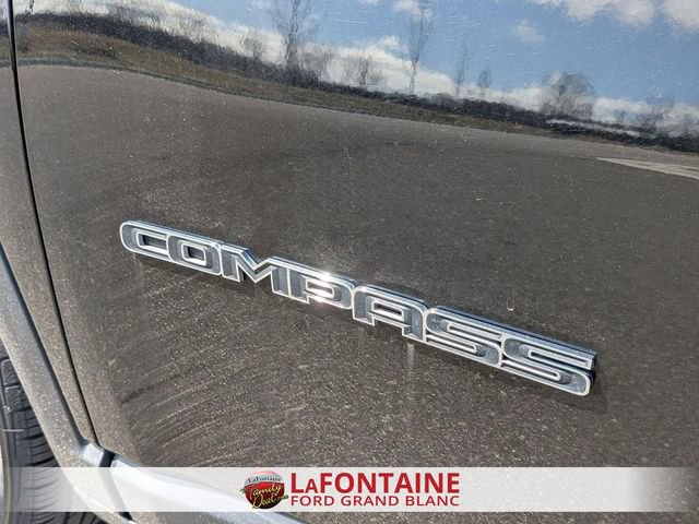Used 2025 Jeep Compass Latitude w/ Sun & Sound Group AWD/4WD image 10