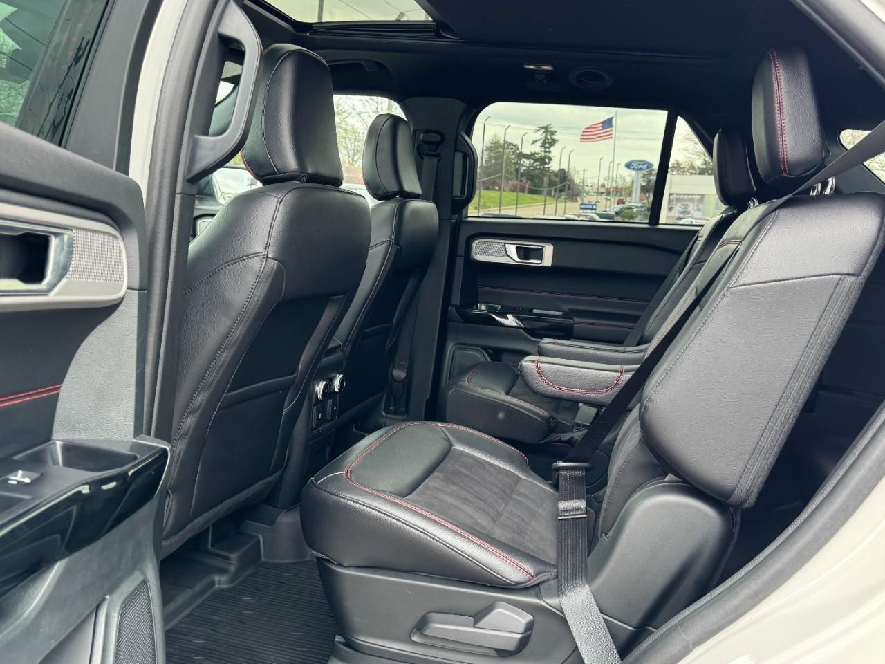 Certified 2024 Ford Explorer ST-Line w/ Class IV Trailer Tow Package image 10