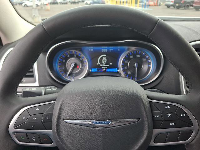 Used 2023 Chrysler 300 Touring L w/ Comfort Group image 19