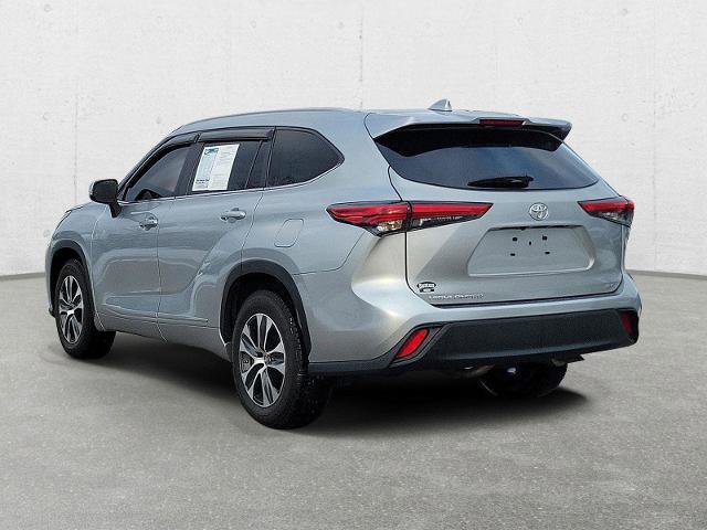 Used 2023 Toyota Highlander XLE image 2