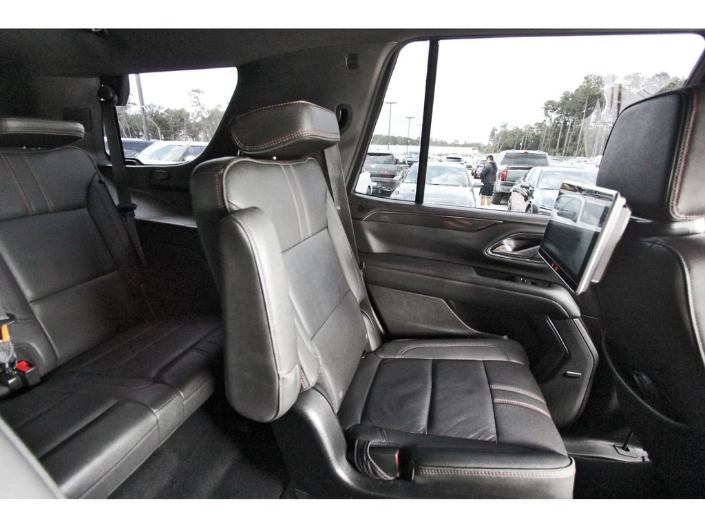 Used 2022 Chevrolet Tahoe RST w/ Luxury Package AWD/4WD image 13