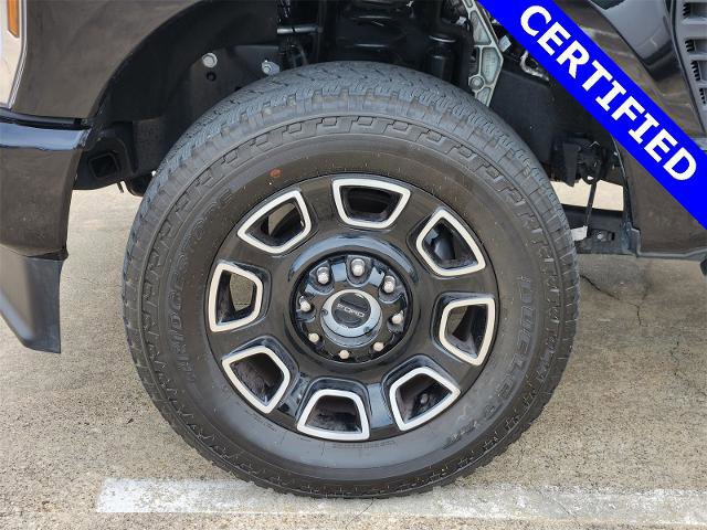 Certified 2025 Ford F250 Platinum w/ FX4 Off-Road Package image 9