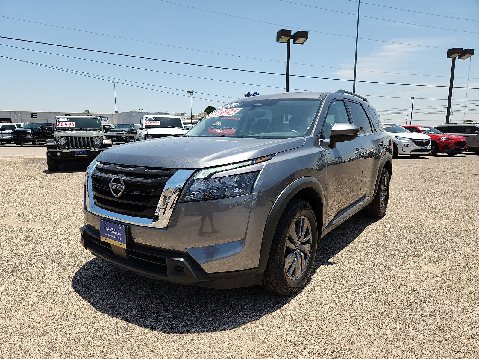 Used 2024 Nissan Pathfinder SV FWD image 3