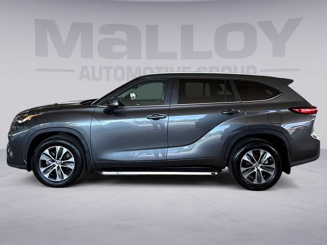 Used 2023 Toyota Highlander XLE AWD/4WD image 2