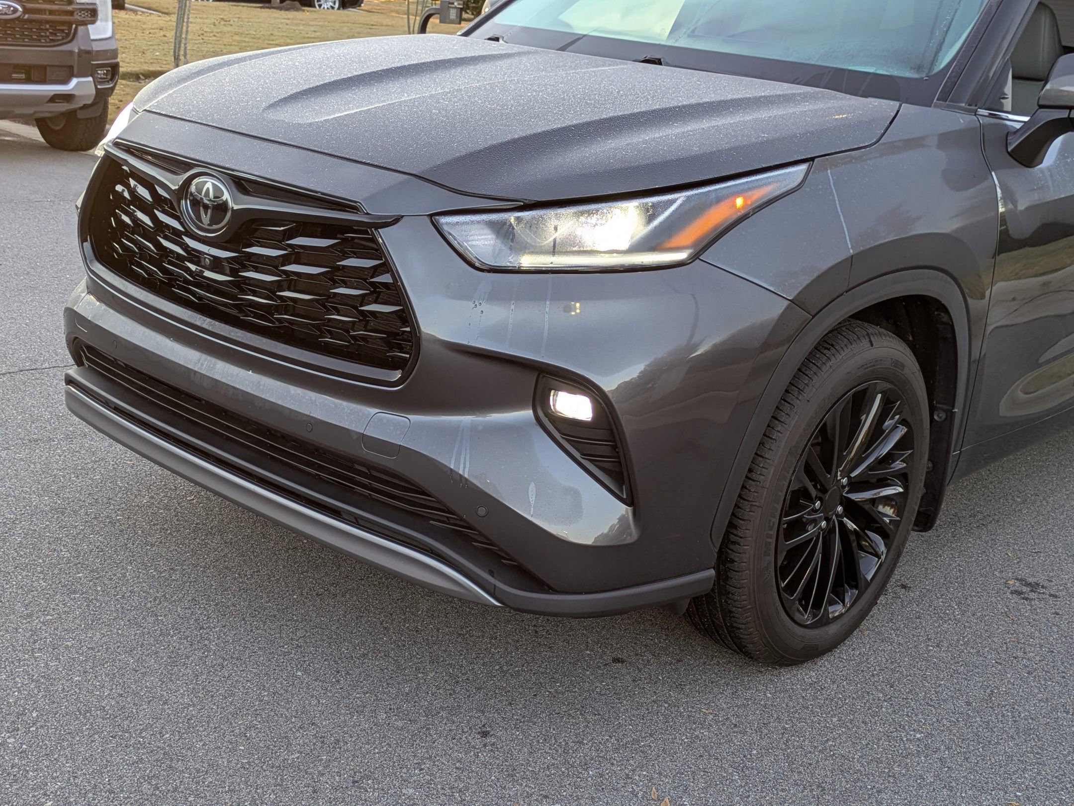 Used 2023 Toyota Highlander Platinum image 2