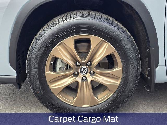 Used 2023 Toyota Highlander Bronze Edition AWD/4WD image 9