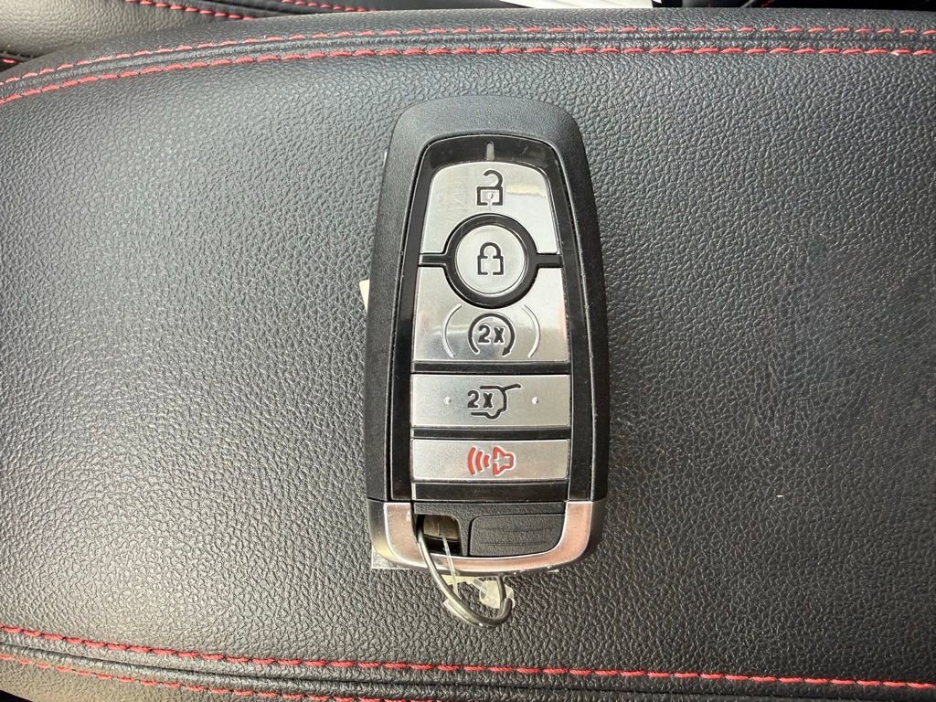 Certified 2022 Ford Escape SEL w/ SEL Stealth AWD Package image 28
