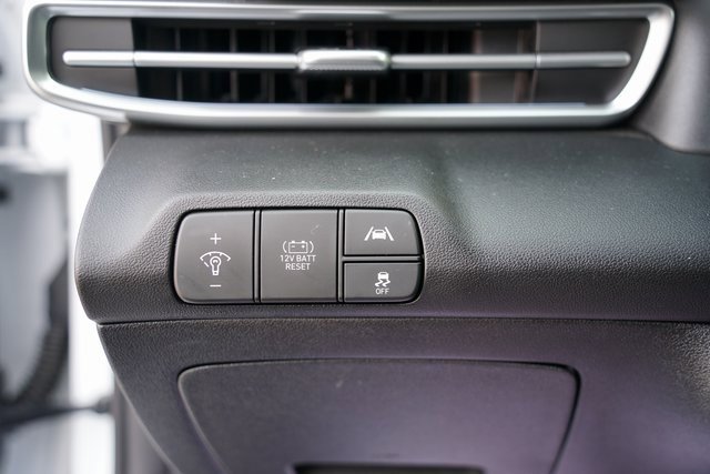 Used 2023 Hyundai Elantra Limited image 13