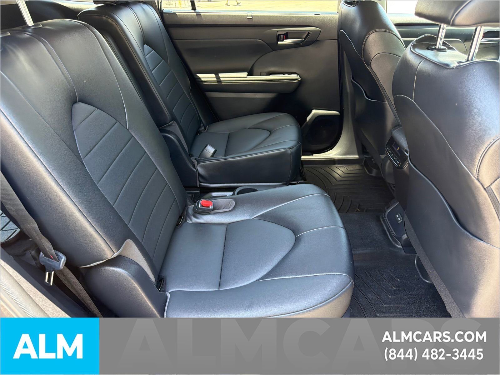 Used 2022 Toyota Highlander XLE FWD image 17