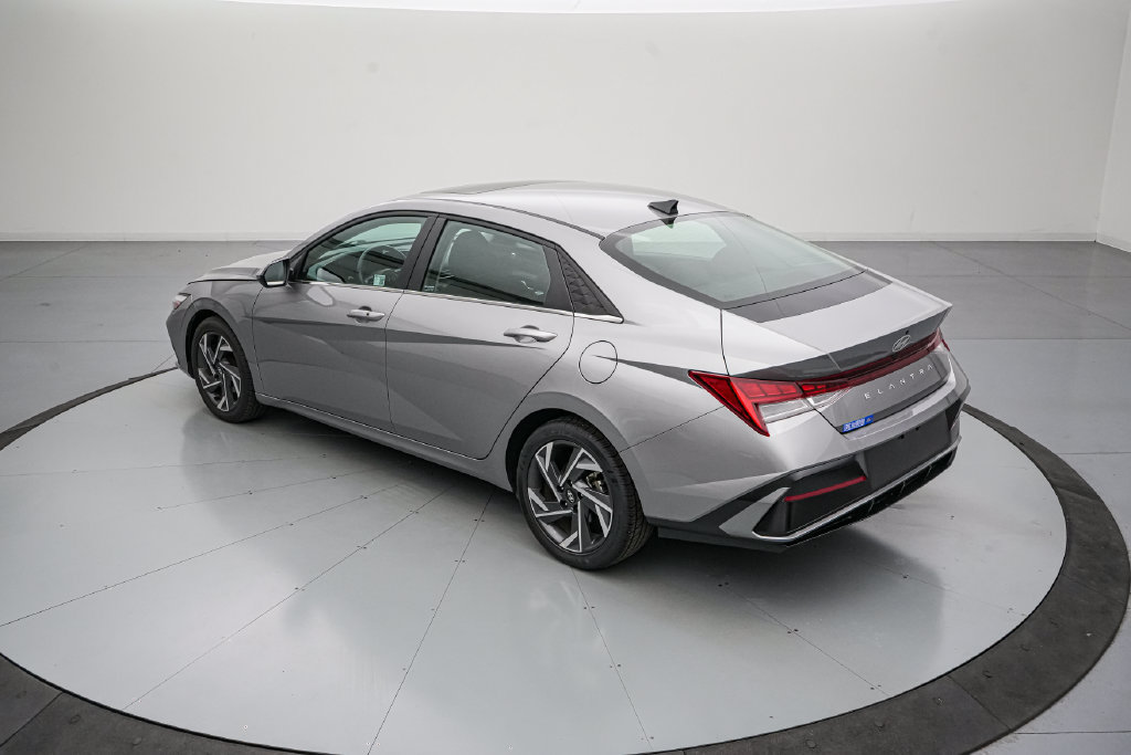 Used 2025 Hyundai Elantra SEL FWD image 6