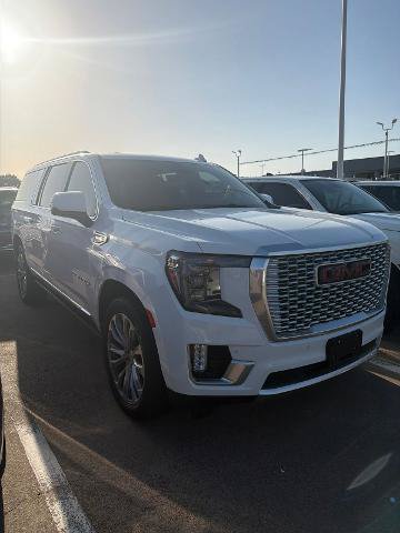 Used 2021 GMC Yukon XL Denali w/ Denali Premium Package AWD/4WD image 1