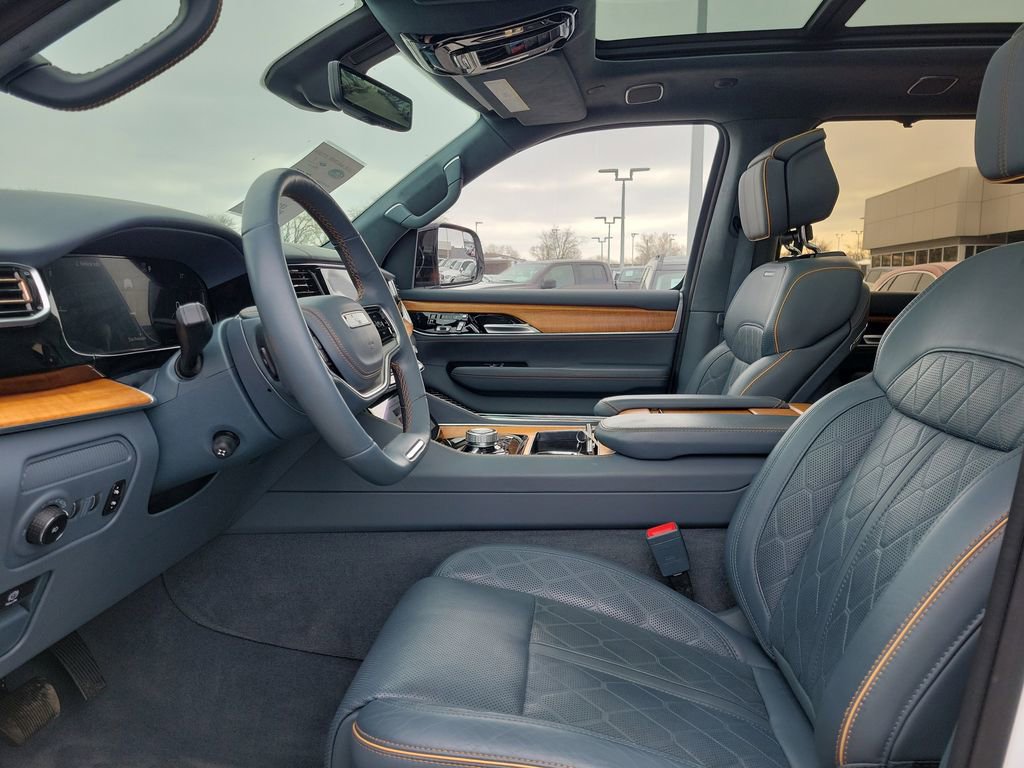 Used 2023 Jeep Grand Wagoneer Series III image 16