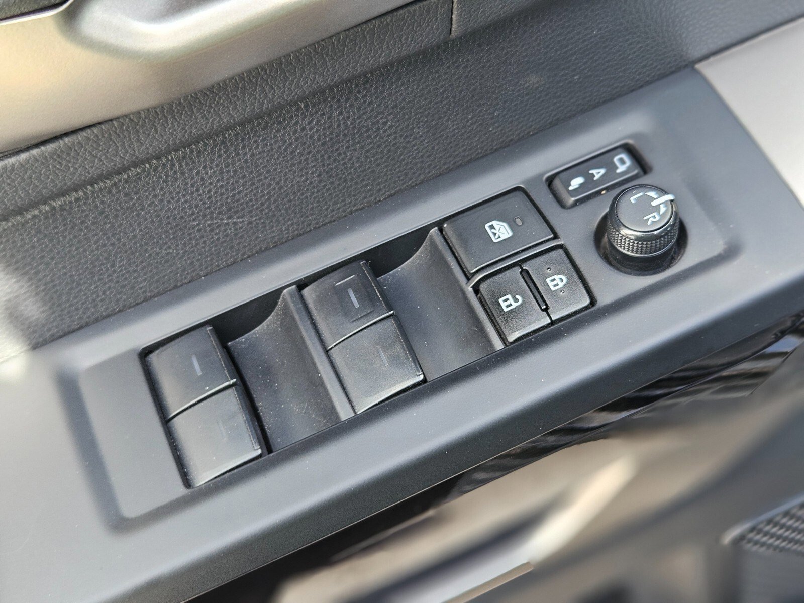 Used 2024 Toyota Tundra Limited AWD/4WD image 18