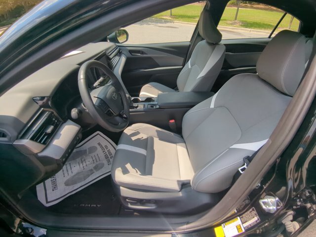 Used 2025 Toyota Camry SE w/ Convenience Package FWD image 14