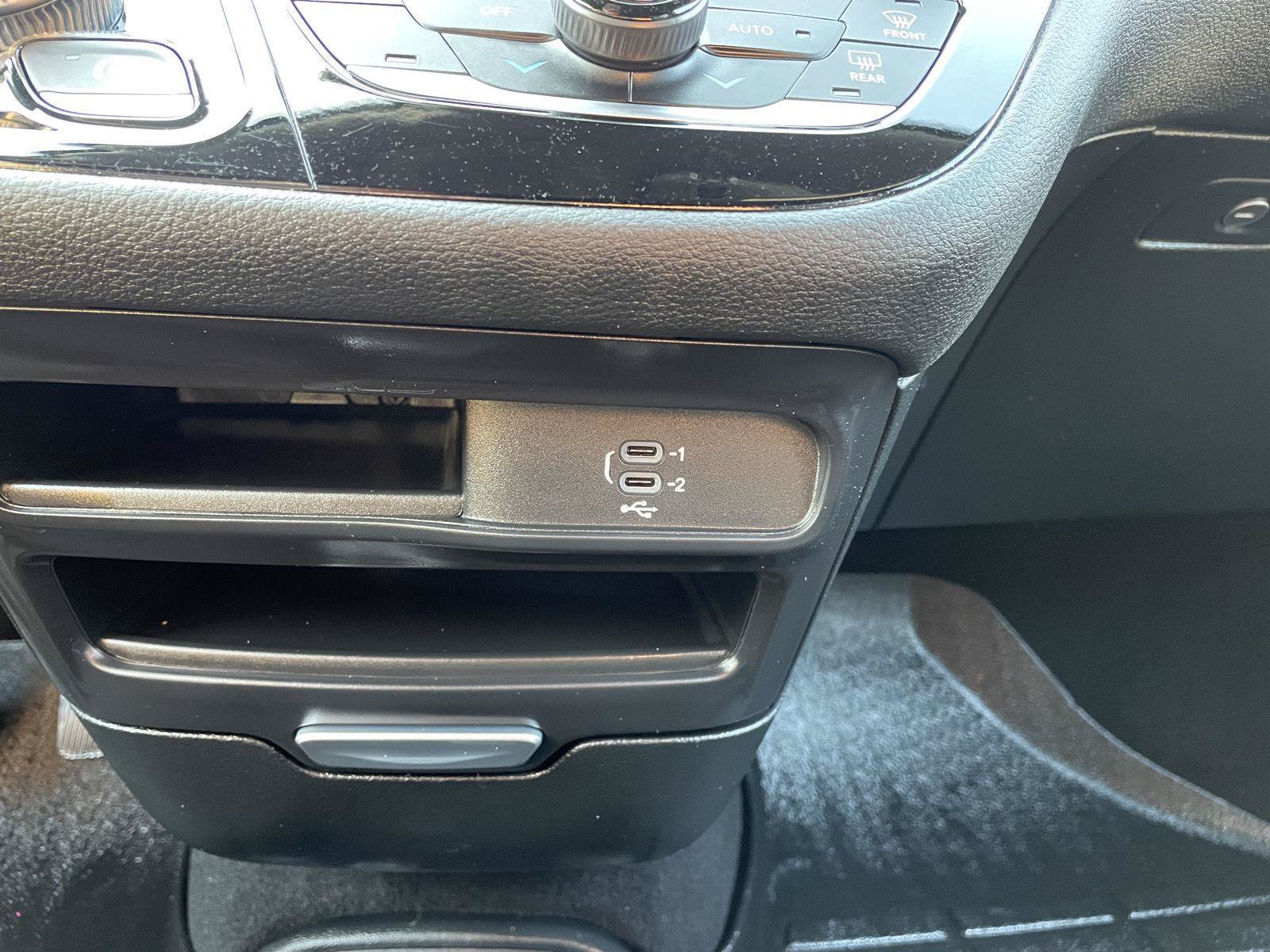 Used 2026 Chrysler Pacifica Select FWD image 29