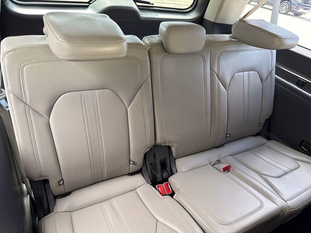 Certified 2021 Ford Expedition Max Limited RWD image 32
