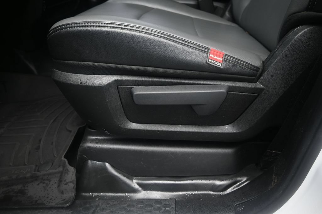Used 2024 RAM 3500 Tradesman w/ Chrome Appearance Group AWD/4WD image 21
