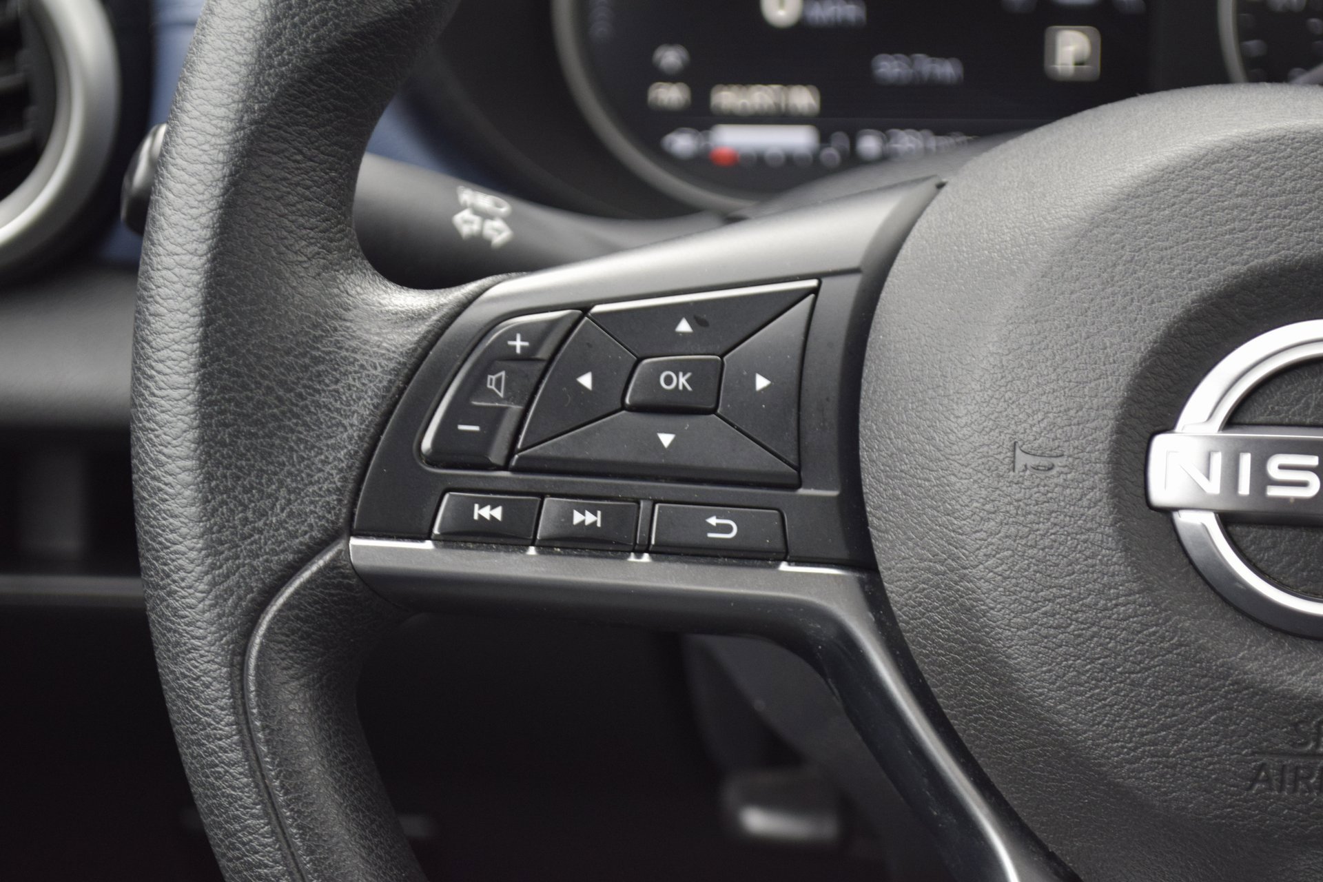 Used 2023 Nissan Versa SV image 12