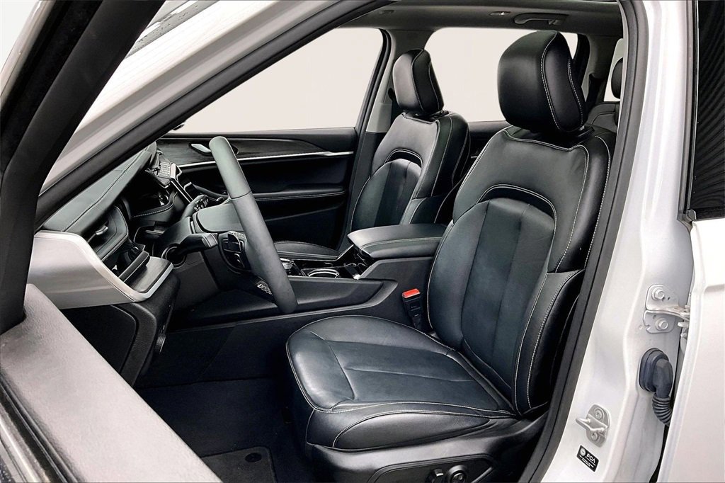 Used 2022 Jeep Grand Cherokee Limited 4xe image 25