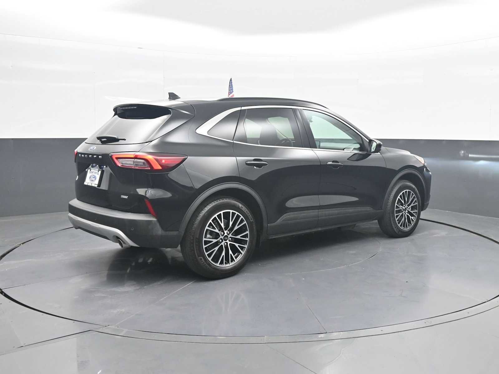 Certified 2026 Ford Escape SE w/ PHEV Premium Package FWD image 8